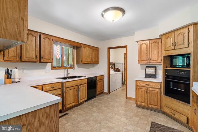 903 COLSTON DR, Falling Waters, WV 25419