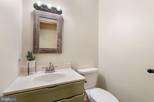 903 COLSTON DR, Falling Waters, WV 25419