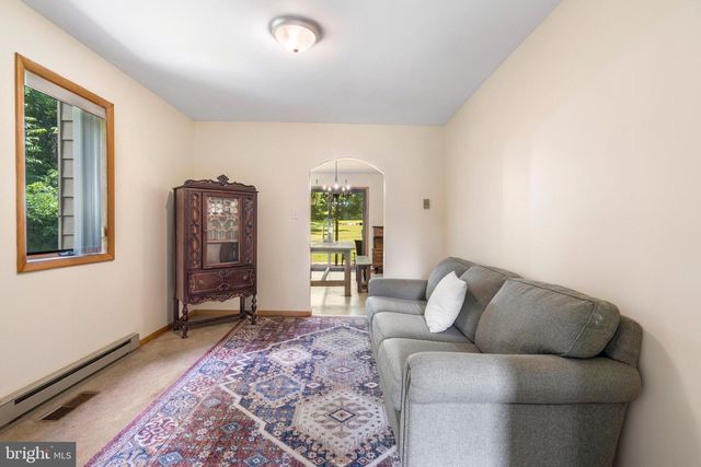 903 COLSTON DR, Falling Waters, WV 25419