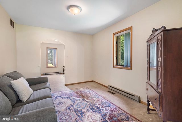 903 COLSTON DR, Falling Waters, WV 25419