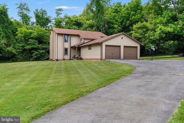 903 COLSTON DR, Falling Waters, WV 25419