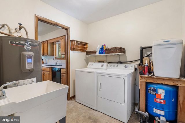 903 COLSTON DR, Falling Waters, WV 25419