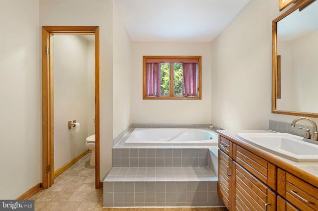 903 COLSTON DR, Falling Waters, WV 25419