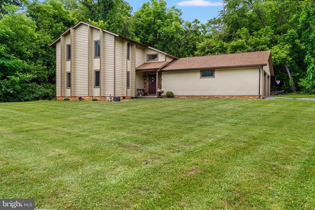 903 COLSTON DR, Falling Waters, WV 25419
