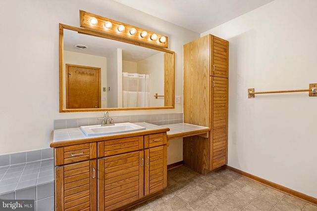 903 COLSTON DR, Falling Waters, WV 25419
