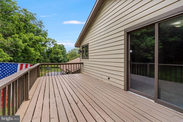 903 COLSTON DR, Falling Waters, WV 25419