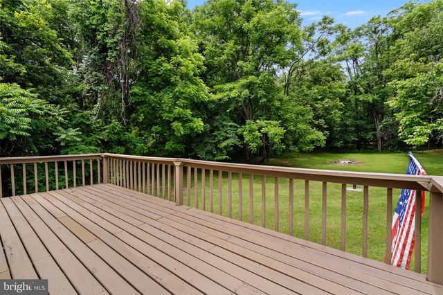 903 COLSTON DR, Falling Waters, WV 25419