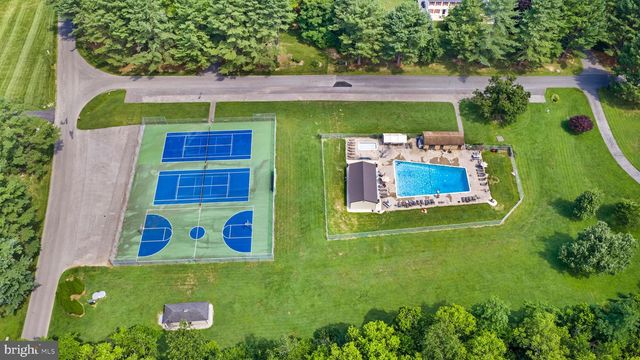 903 COLSTON DR, Falling Waters, WV 25419
