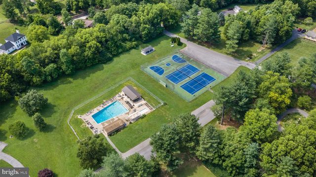 903 COLSTON DR, Falling Waters, WV 25419