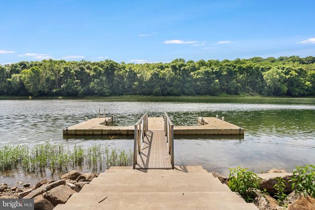 903 COLSTON DR, Falling Waters, WV 25419