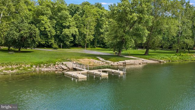 903 COLSTON DR, Falling Waters, WV 25419