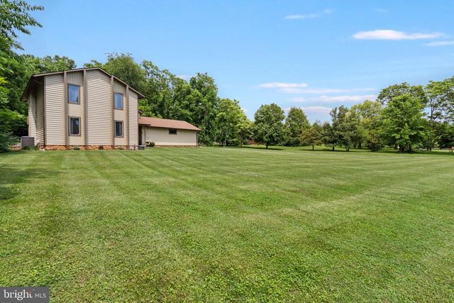 903 COLSTON DR, Falling Waters, WV 25419