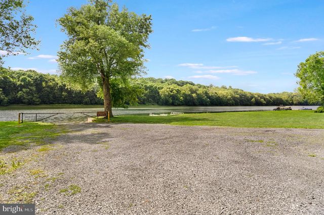 903 COLSTON DR, Falling Waters, WV 25419