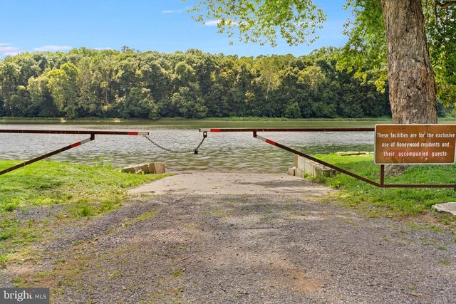 903 COLSTON DR, Falling Waters, WV 25419