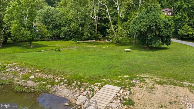 903 COLSTON DR, Falling Waters, WV 25419