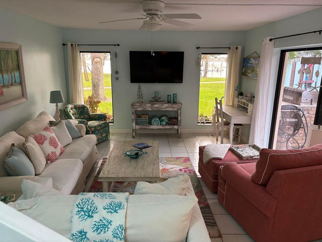 825 Center Street 21b, Jupiter, FL 33458