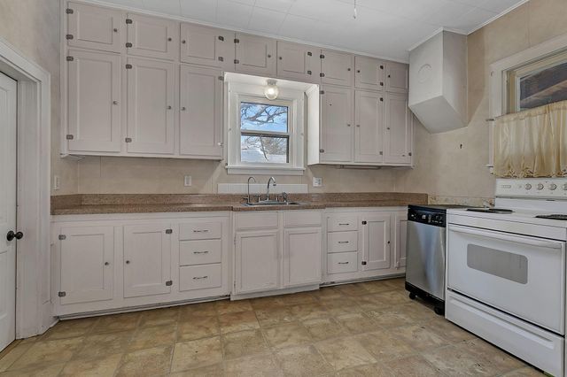 204 Wilson Avenue NE, Saint Cloud, MN 56304