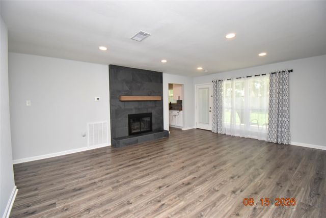 15711 Blackhawk Boulevard, Friendswood, TX 77546