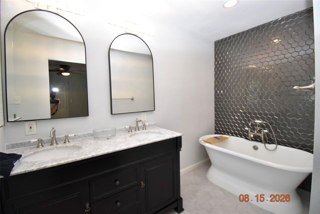15711 Blackhawk Boulevard, Friendswood, TX 77546