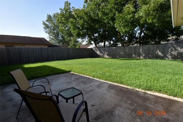 15711 Blackhawk Boulevard, Friendswood, TX 77546