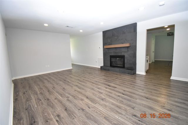15711 Blackhawk Boulevard, Friendswood, TX 77546