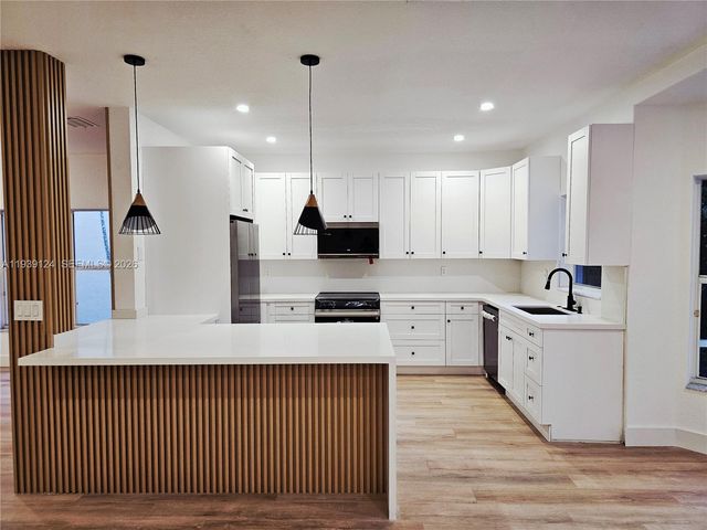 15843 SW 14th Ct, Pembroke Pines, FL 33027