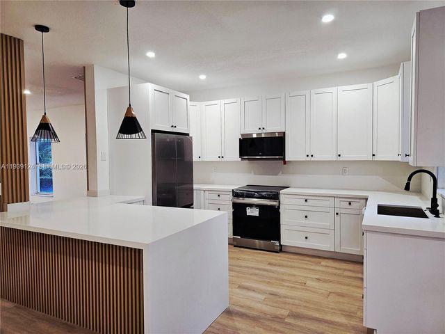 15843 SW 14th Ct, Pembroke Pines, FL 33027