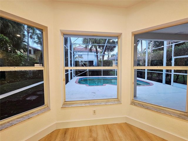 15843 SW 14th Ct, Pembroke Pines, FL 33027