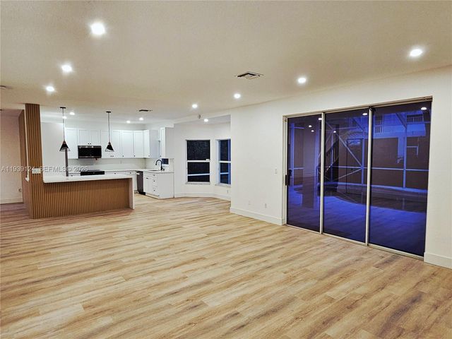 15843 SW 14th Ct, Pembroke Pines, FL 33027