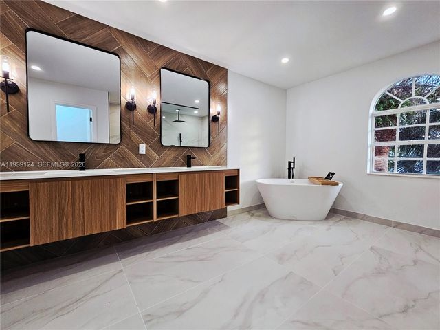 15843 SW 14th Ct, Pembroke Pines, FL 33027