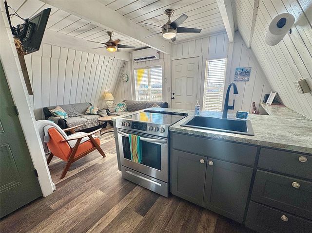 310 Angel Wing Street, Surfside Beach, TX 77541