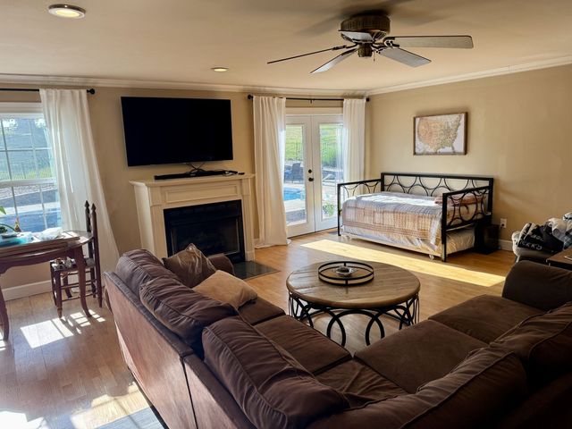 185 Clifftop Dr, Hendersonville, TN 37075