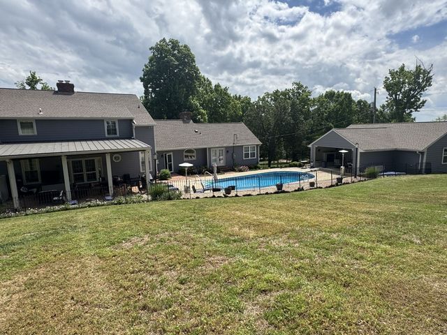 185 Clifftop Dr, Hendersonville, TN 37075