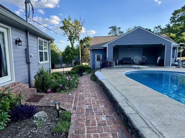 185 Clifftop Dr, Hendersonville, TN 37075