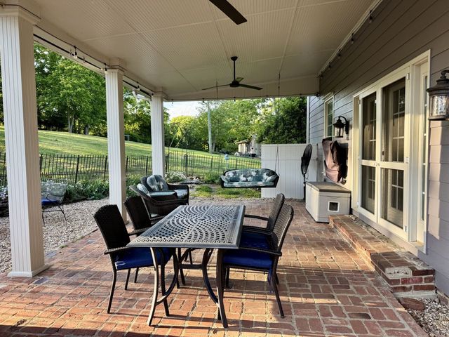 185 Clifftop Dr, Hendersonville, TN 37075