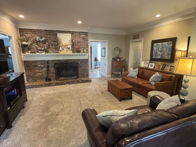 185 Clifftop Dr, Hendersonville, TN 37075