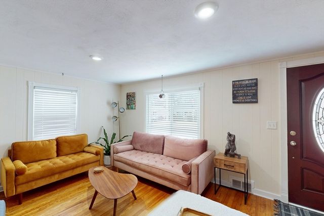 22 Harrington Rd, Chicopee, MA 01020