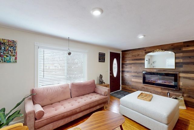 22 Harrington Rd, Chicopee, MA 01020