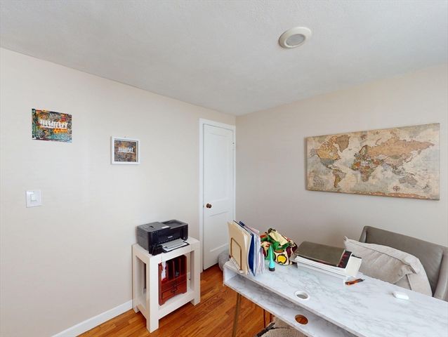 22 Harrington Rd, Chicopee, MA 01020