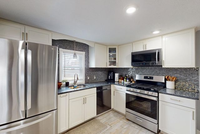 22 Harrington Rd, Chicopee, MA 01020