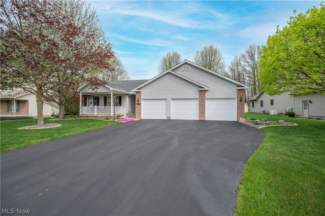 11 Spring Creek Drive, Cortland, OH 44410