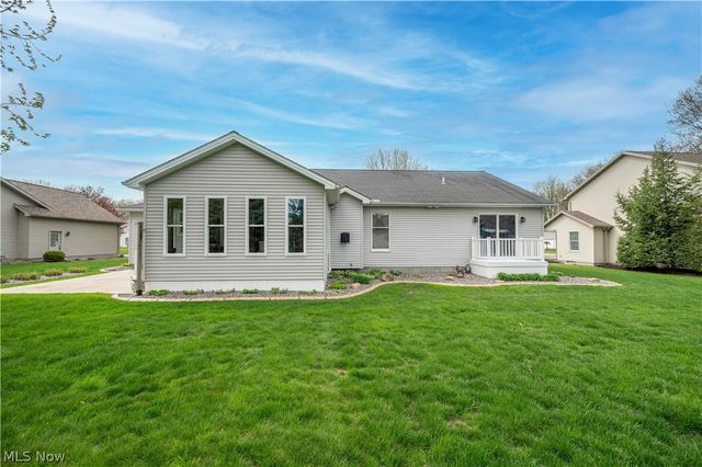 11 Spring Creek Drive, Cortland, OH 44410