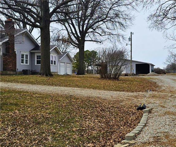 10304 Howard Road, Lee's Summit, MO 64086