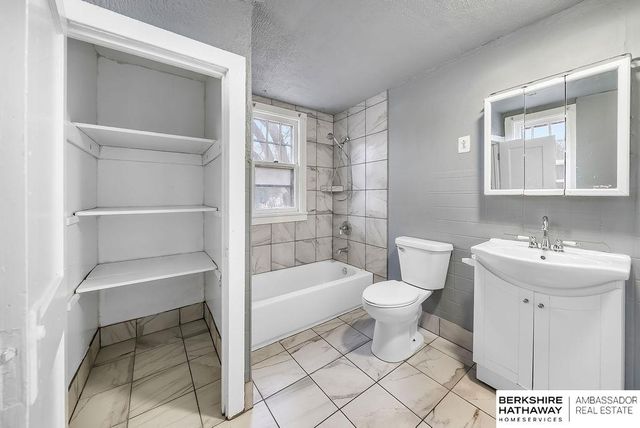 5324 N 46th Street, Omaha, NE 68104