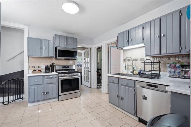 2133 S 89th STREET, West Allis, WI 53227