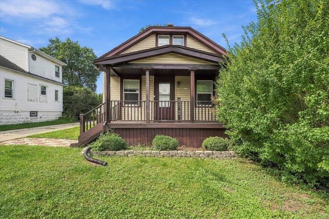 2133 S 89th STREET, West Allis, WI 53227