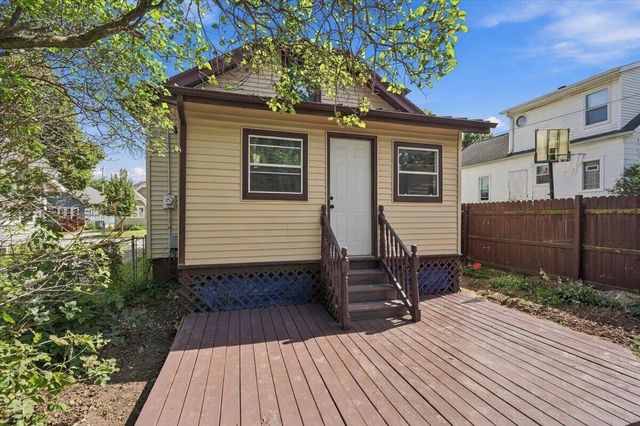 2133 S 89th STREET, West Allis, WI 53227