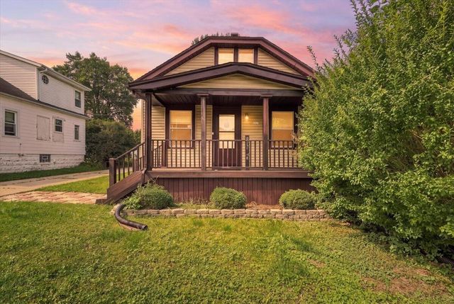2133 S 89th STREET, West Allis, WI 53227