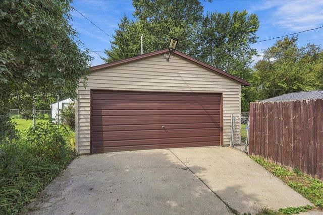 2133 S 89th STREET, West Allis, WI 53227