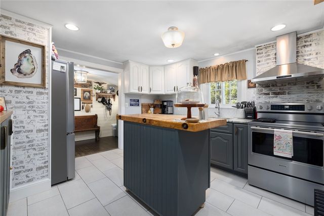 247 Whitford Avenue, Providence, RI 02908